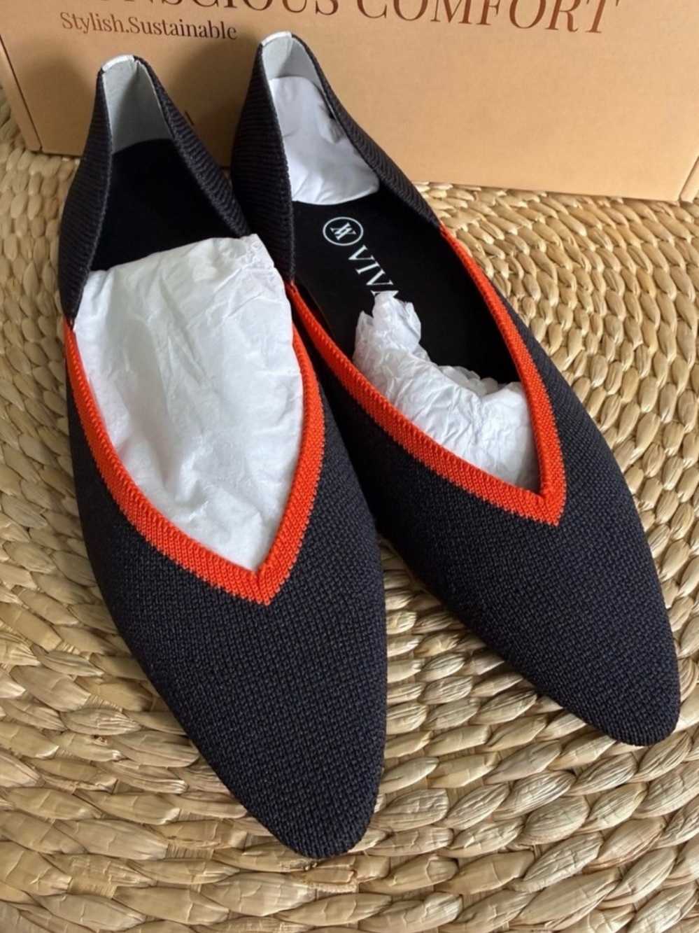 VIVAIA Chic Black Knit Pointed
Flats with Bold Orange V-Cut Trim
EU/35.5 US/5.5